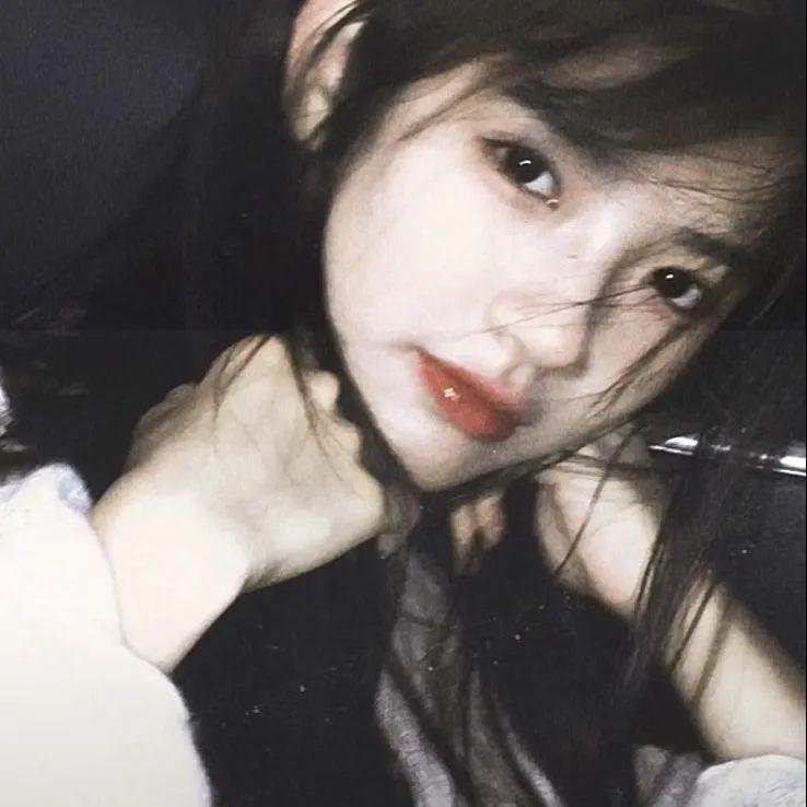 挥著翅膀的女孩封面